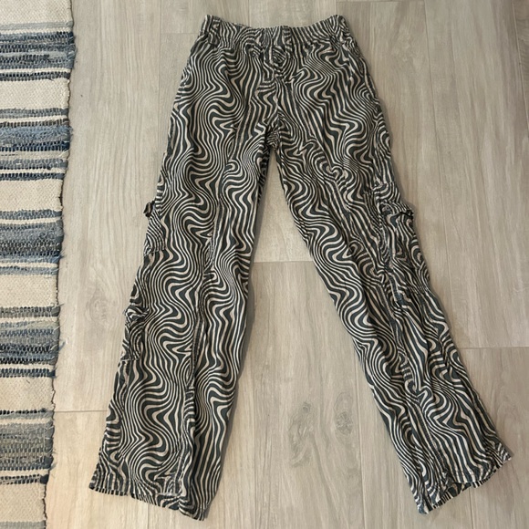 BDG Black Y2K Swirl Print Low-Rise Cargo Pants - Picture 10 of 10